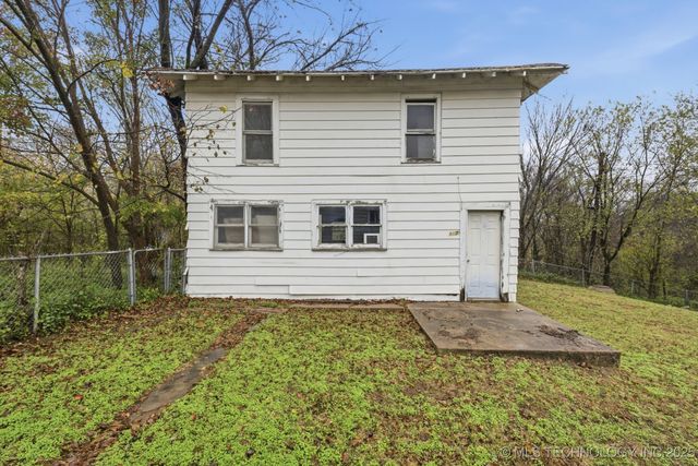 137 E 11th Avenue, Bristow, OK 74010