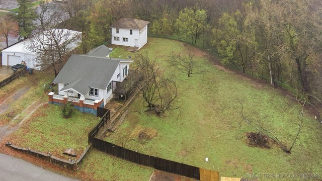 137 E 11th Avenue, Bristow, OK 74010