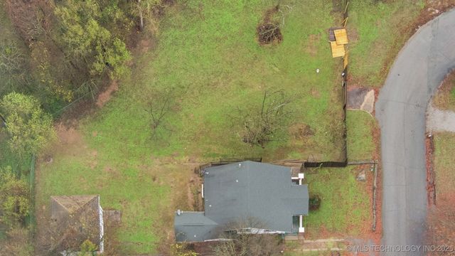 137 E 11th Avenue, Bristow, OK 74010