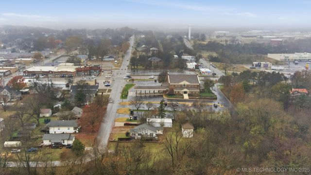 137 E 11th Avenue, Bristow, OK 74010