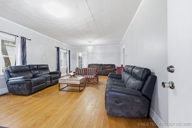 137 E 11th Avenue, Bristow, OK 74010