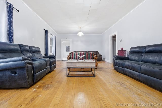 137 E 11th Avenue, Bristow, OK 74010