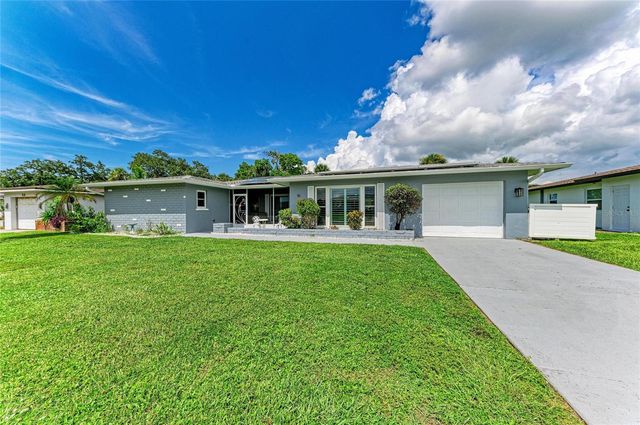 16 OAKLAND HILLS PLACE, Rotonda West, FL 33947