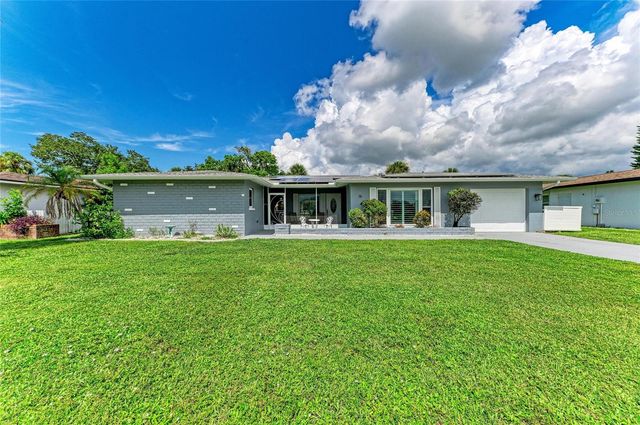 16 OAKLAND HILLS PLACE, Rotonda West, FL 33947