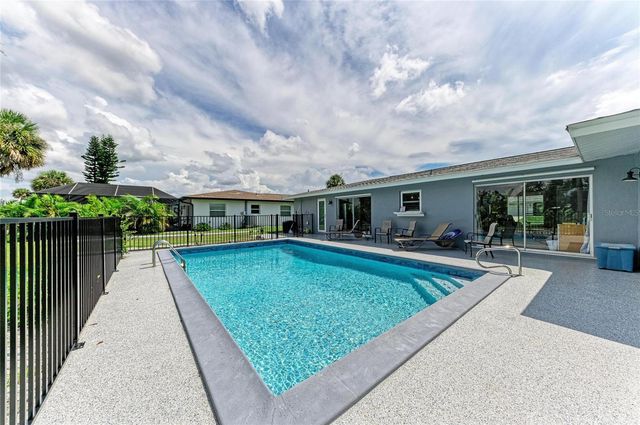 16 OAKLAND HILLS PLACE, Rotonda West, FL 33947