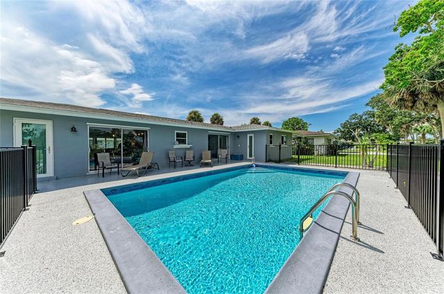16 OAKLAND HILLS PLACE, Rotonda West, FL 33947