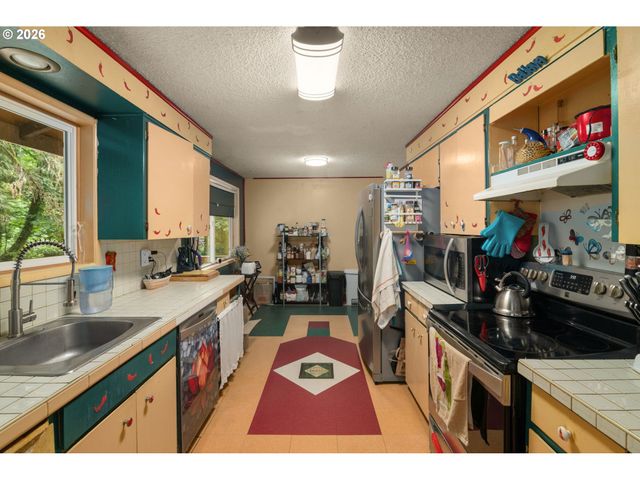 19780 WHITE CLOUD Cir, West Linn, OR 97068