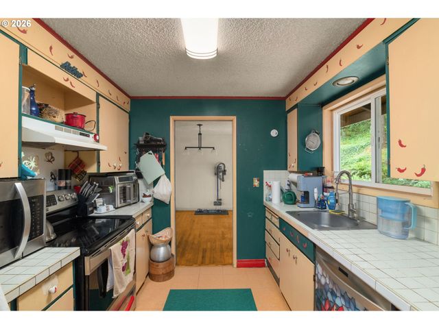 19780 WHITE CLOUD Cir, West Linn, OR 97068