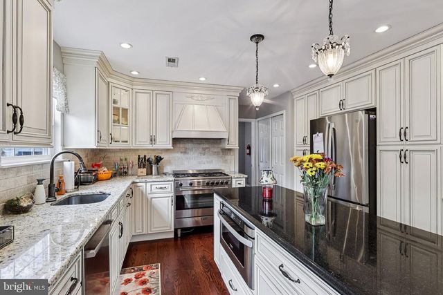 19 ANNAPOLIS DR, Marlton, NJ 08053