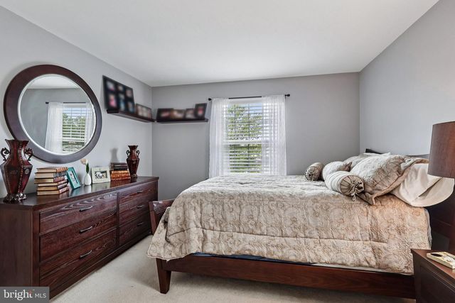 19 ANNAPOLIS DR, Marlton, NJ 08053