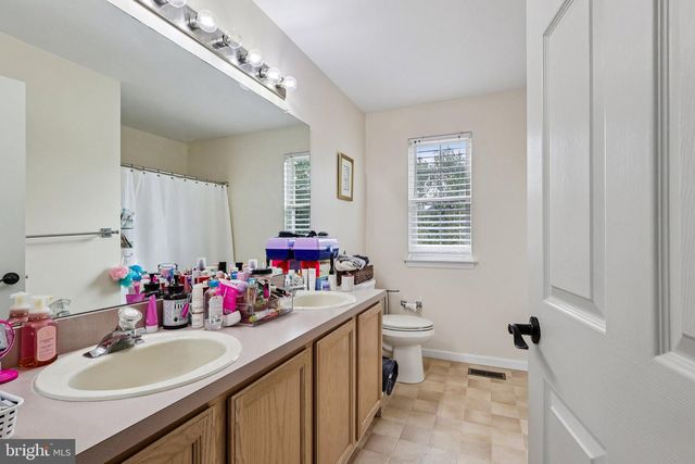 19 ANNAPOLIS DR, Marlton, NJ 08053
