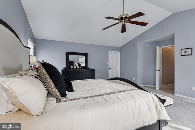 19 ANNAPOLIS DR, Marlton, NJ 08053