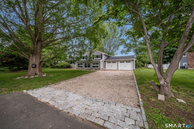 26 Indian Drive, Clinton, CT 06413