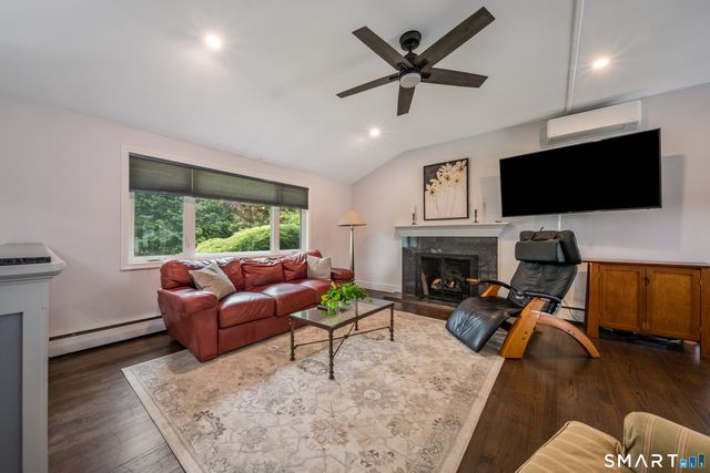 26 Indian Drive, Clinton, CT 06413