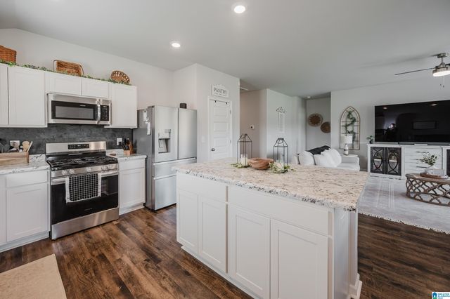 330 AMBER AVENUE, Calera, AL 35040