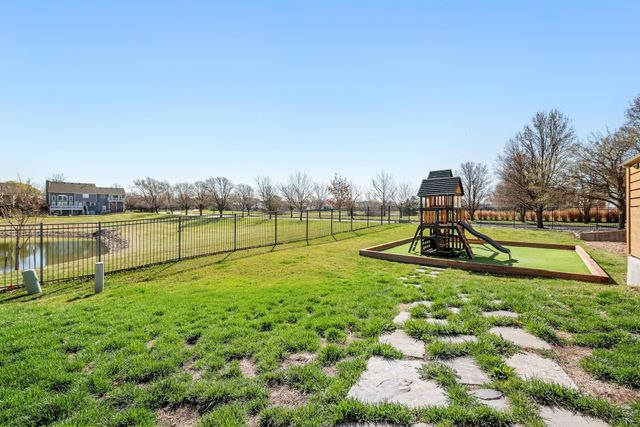 1002 N Cedar Downs Cir, Wichita, KS 67235