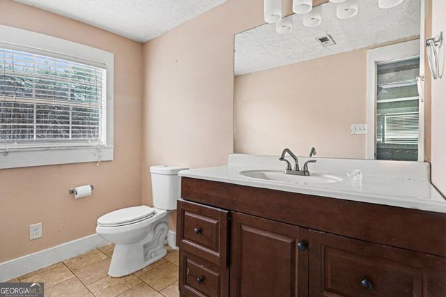 707 E Mcintosh Road, Griffin, GA 30223