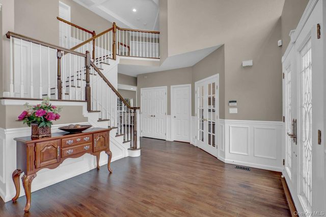 6 Arborvitae Lane, Miller Place, NY 11764