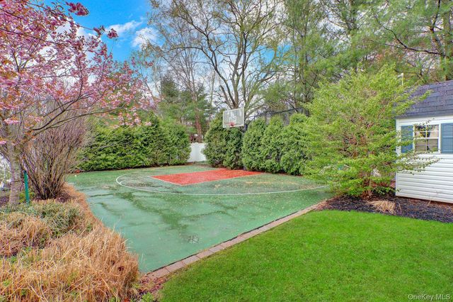 6 Arborvitae Lane, Miller Place, NY 11764