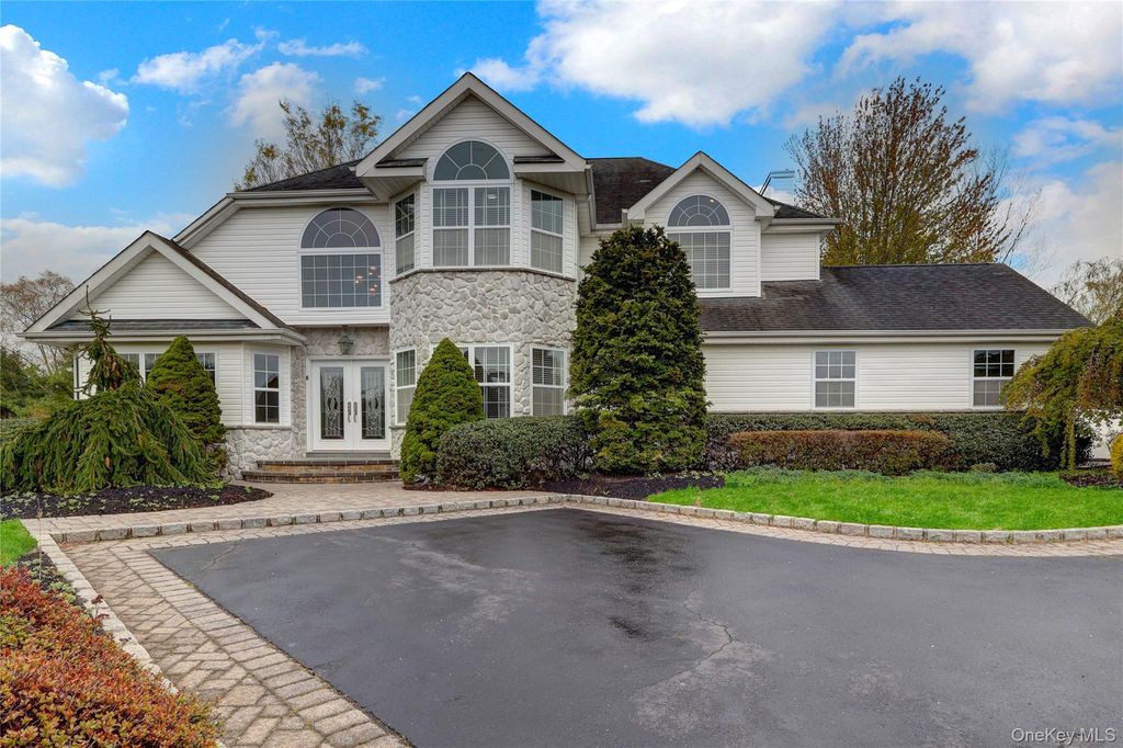 6 Arborvitae Lane, Miller Place, NY 11764