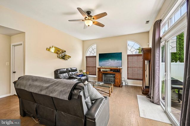 45 GRAYPEBBLE CIR, Sicklerville, NJ 08081