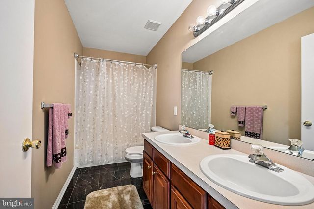 45 GRAYPEBBLE CIR, Sicklerville, NJ 08081