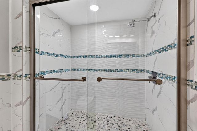 32 Wimbledon Lake 221, Plantation, FL 33324