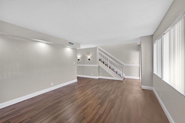 32 Wimbledon Lake 221, Plantation, FL 33324