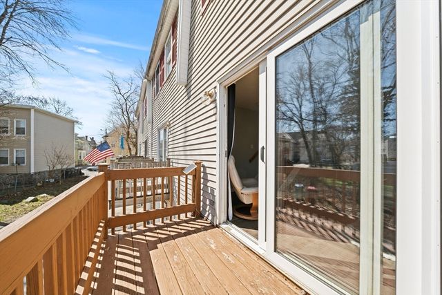 257 Walker St C, Lowell, MA 01851