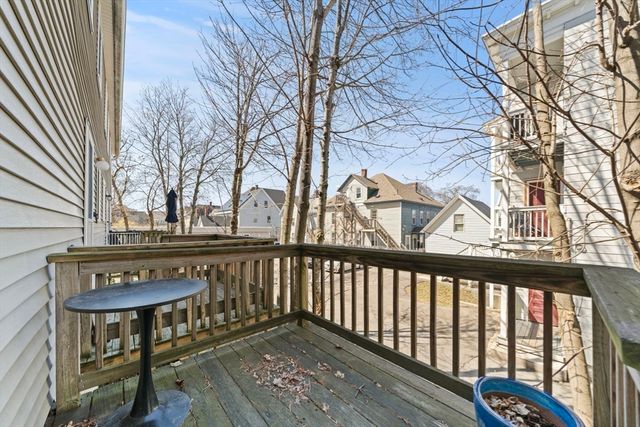 257 Walker St C, Lowell, MA 01851