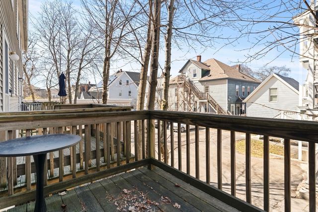 257 Walker St C, Lowell, MA 01851
