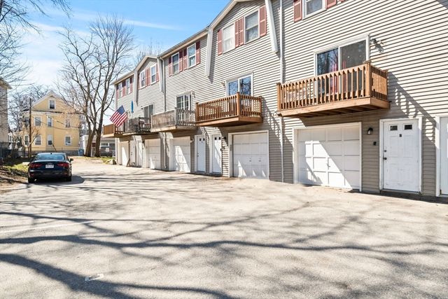 257 Walker St C, Lowell, MA 01851