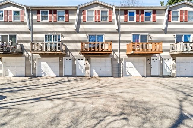257 Walker St C, Lowell, MA 01851
