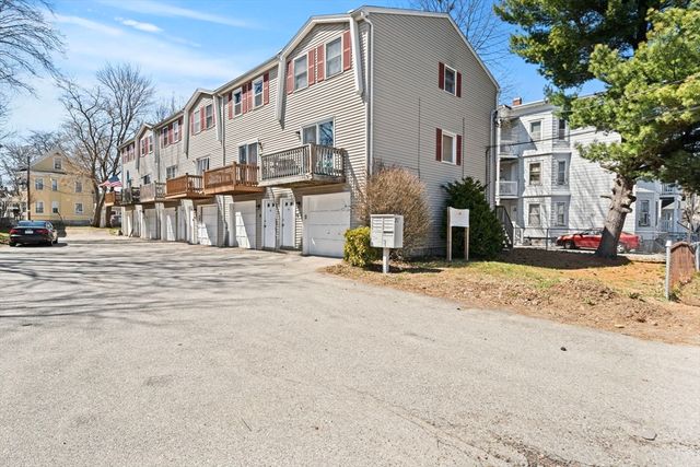 257 Walker St C, Lowell, MA 01851