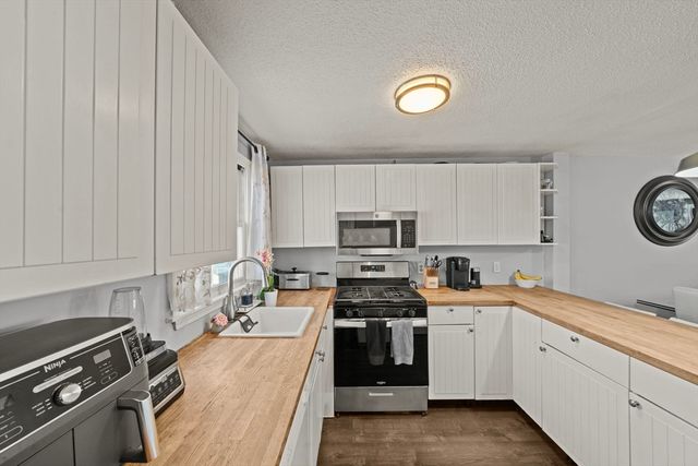 257 Walker St C, Lowell, MA 01851