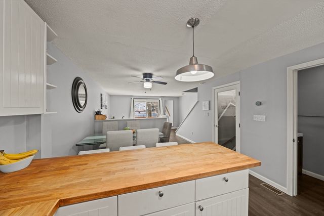 257 Walker St C, Lowell, MA 01851