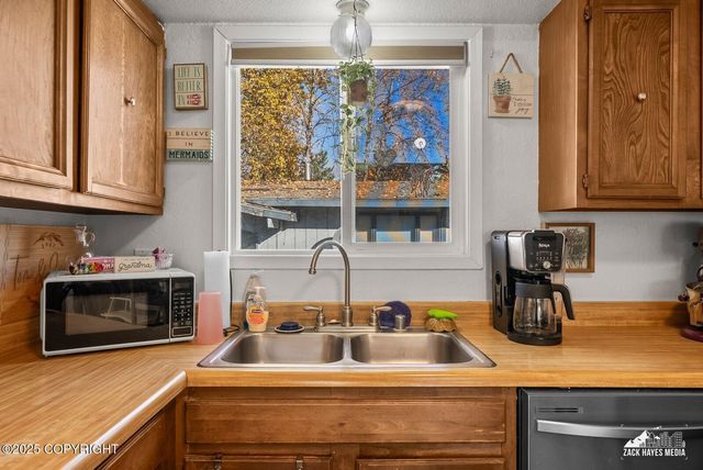 158 Dean Place, Anchorage, AK 99504