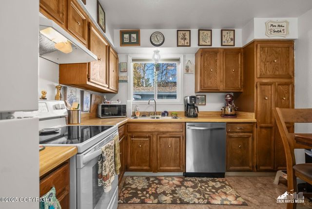 158 Dean Place, Anchorage, AK 99504