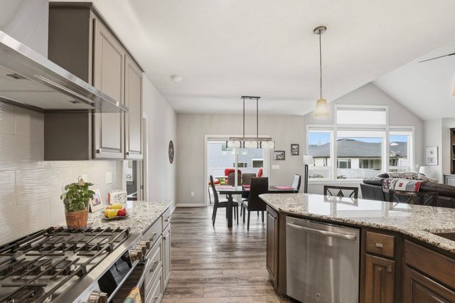 7109 S Tangle Heights Dr, Spokane, WA 99224