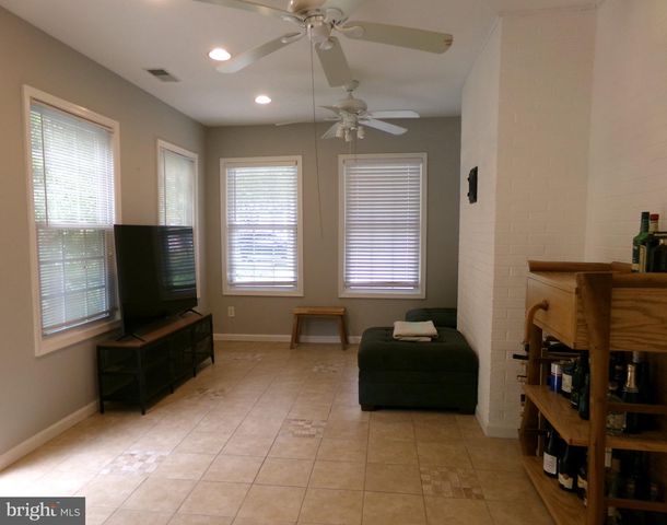 301 CEDAR LN, Annapolis, MD 21403