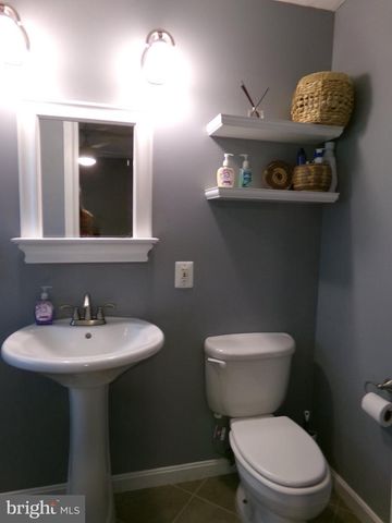 301 CEDAR LN, Annapolis, MD 21403