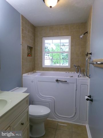 301 CEDAR LN, Annapolis, MD 21403