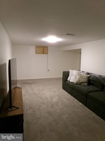 301 CEDAR LN, Annapolis, MD 21403