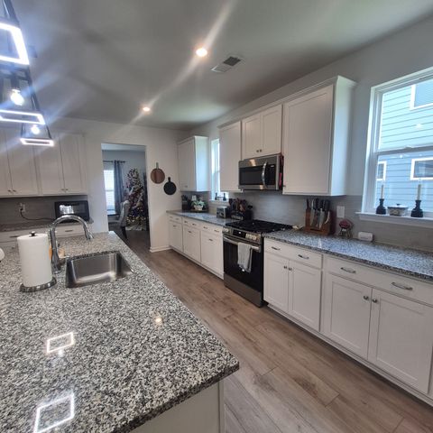 205 Gunnersbury Dr, Lebanon, TN 37087