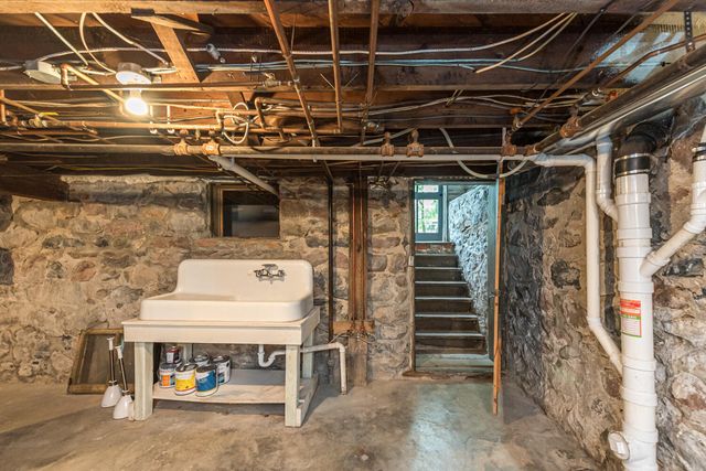 916 Olivia Avenue, Ann Arbor, MI 48104