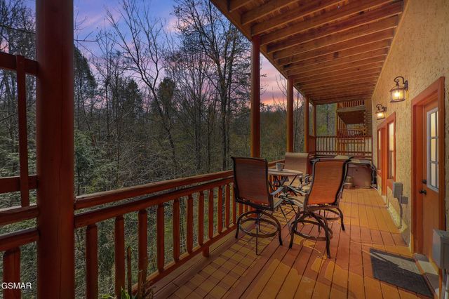 4359 Forest Ridge Way, Pigeon Forge, TN 37863
