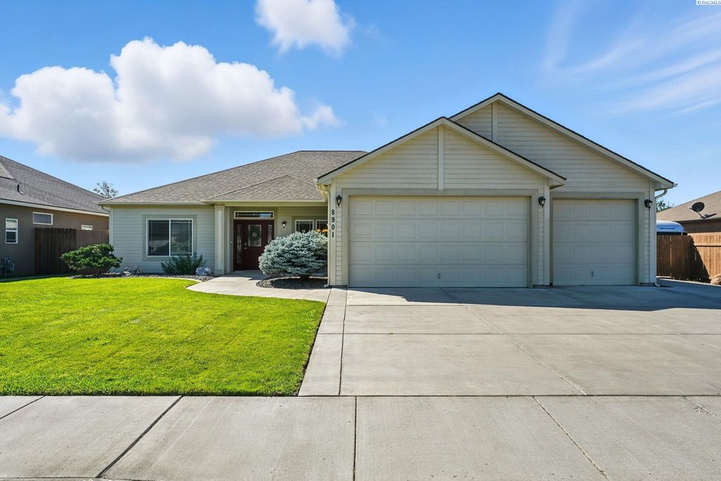 8901 W Clearwater Place, Kennewick, WA 99336