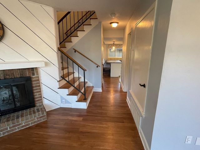 1721 HOBBITS GLEN DR, Germantown, TN 38138