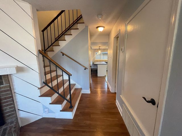 1721 HOBBITS GLEN DR, Germantown, TN 38138