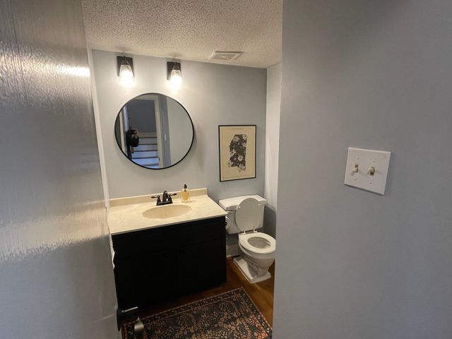 1721 HOBBITS GLEN DR, Germantown, TN 38138